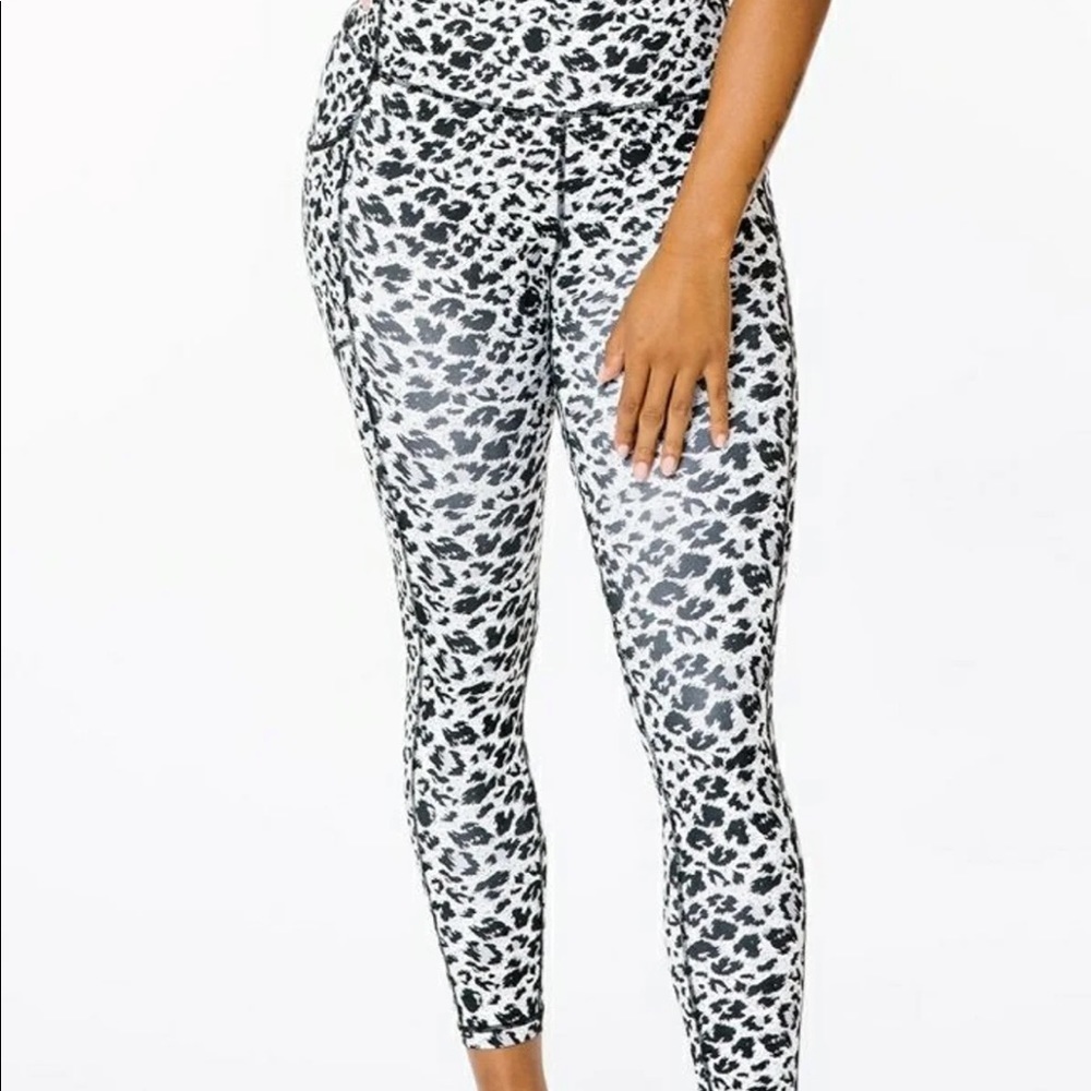 Zyia Snow Leopard brilliant leggings athletic pants Sz 6-8 animal gym workout - Picture 5 of 8